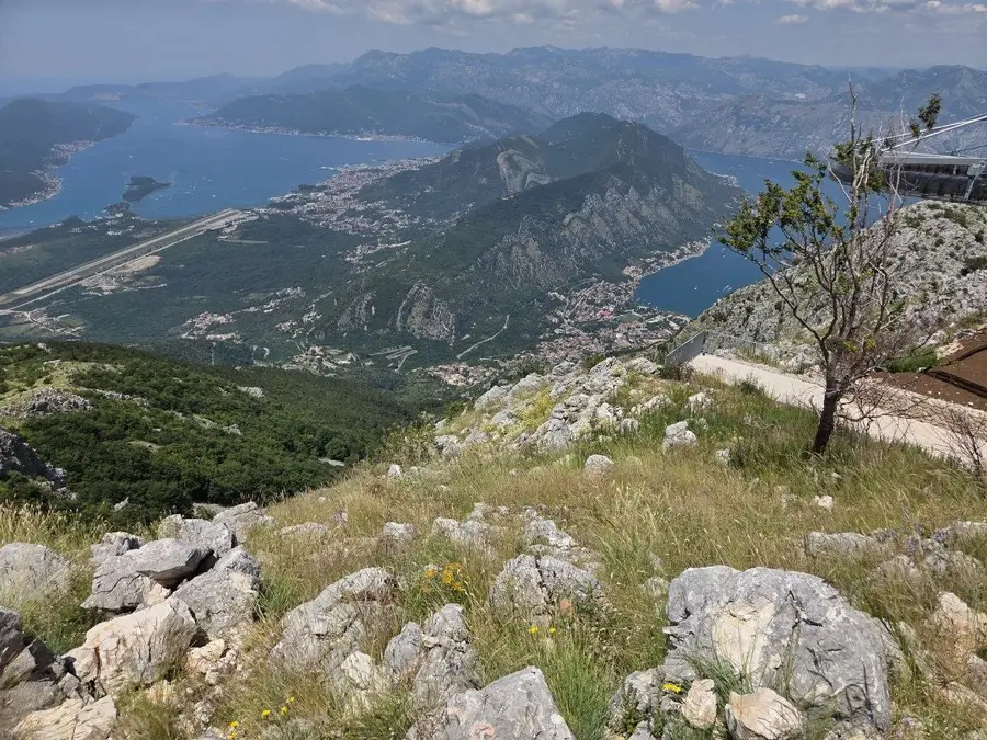 Foto von tag 11: Das Nickerchen nach Kotor (Kotor — Stein und Wasser)
