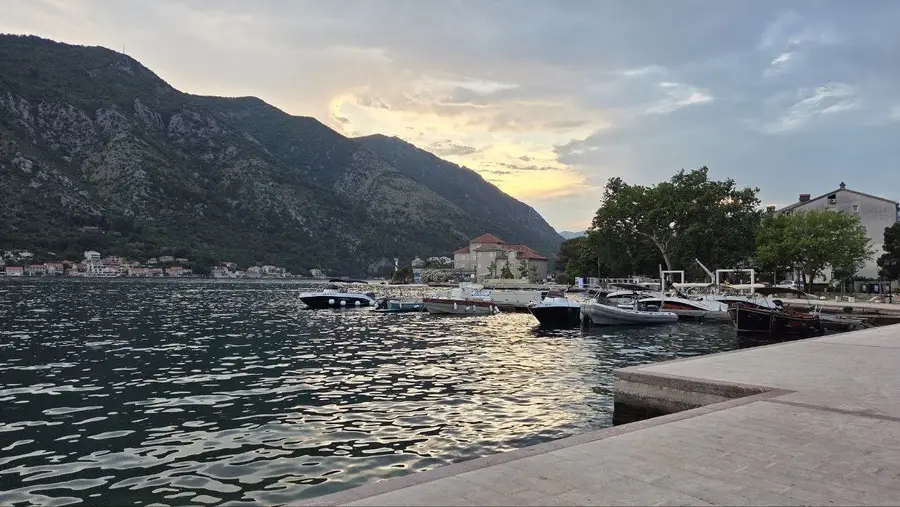 Foto von tag 11: Das Nickerchen nach Kotor (Kotor — Stein und Wasser)