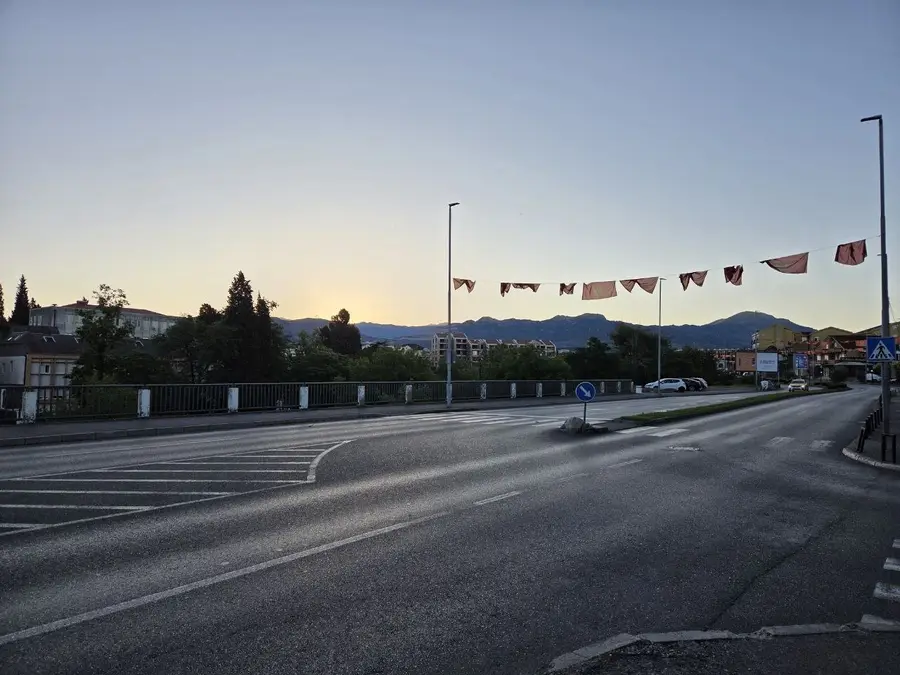Foto von tag 4: Erster Sand an der Velika Plaža (Podgorica — erstes Montenegro-Licht)