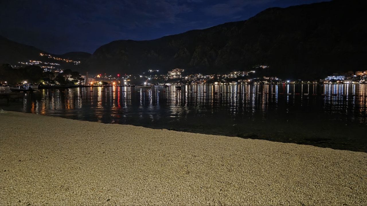 Foto von tag 12: Fünf Stunden um die Bucht — Kotor — Stein und Wasser