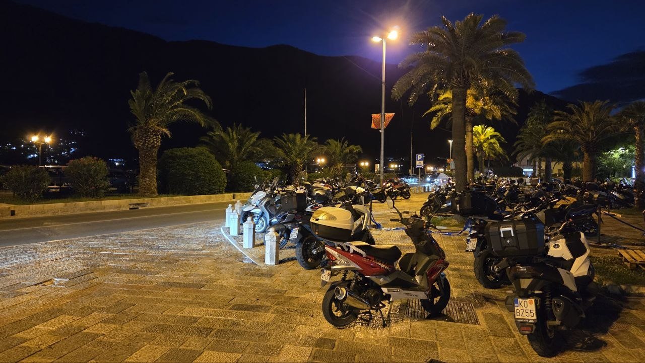 Foto von tag 12: Fünf Stunden um die Bucht — Kotor — Stein und Wasser