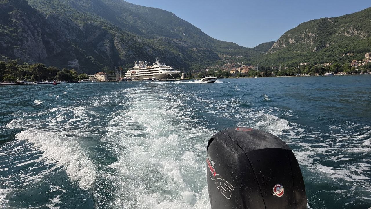 Foto von tag 12: Fünf Stunden um die Bucht — Kotor — Stein und Wasser