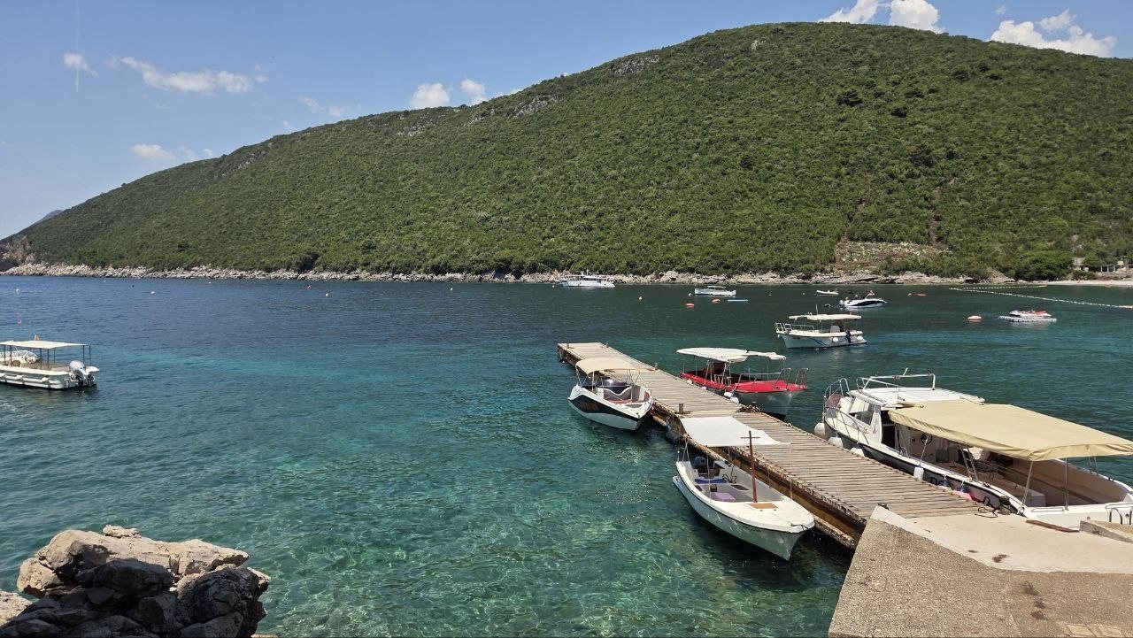 Foto von tag 12: Fünf Stunden um die Bucht — Kotor — Stein und Wasser