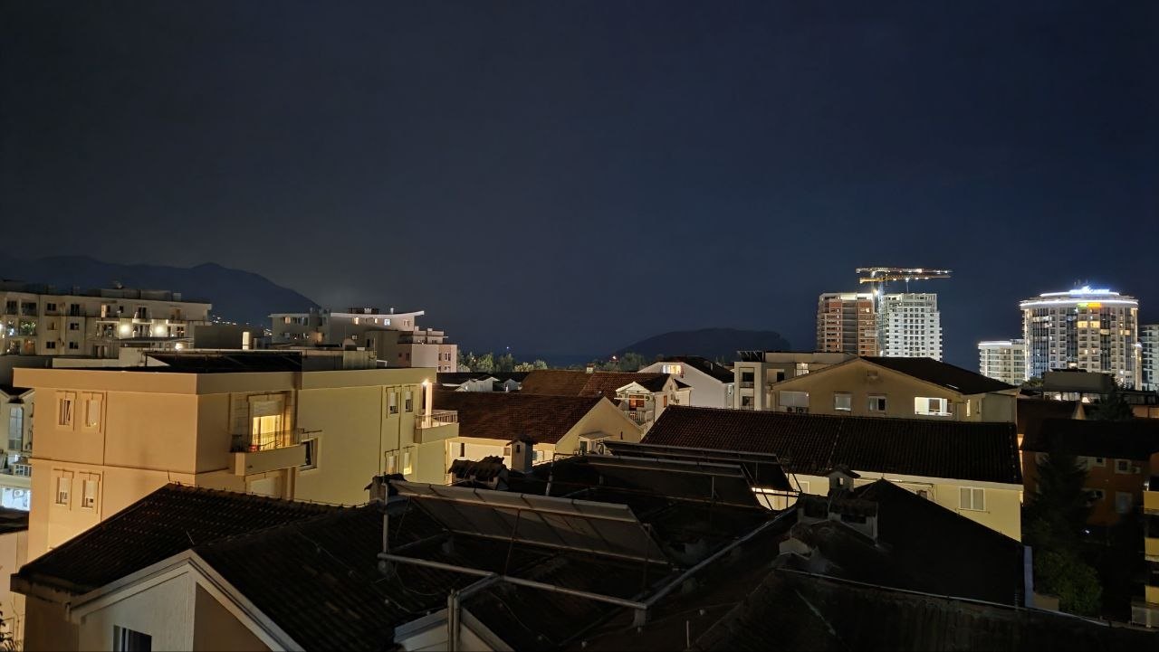Foto von tag 13: Budva, oder Little Miami mit älteren Steinen — Budva — Küstenmodus