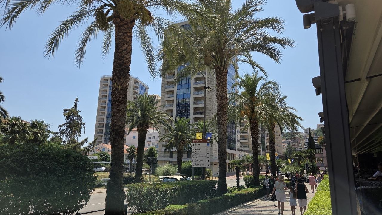 Foto von tag 13: Budva, oder Little Miami mit älteren Steinen — Budva — Küstenmodus